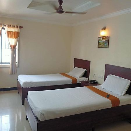 Sky Park Hotels Tiruppur Eksteriør bilde