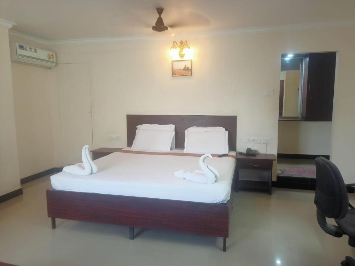 Sky Park Hotels Tiruppur Eksteriør bilde