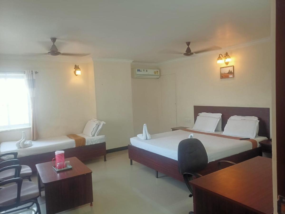 Sky Park Hotels Tiruppur Eksteriør bilde
